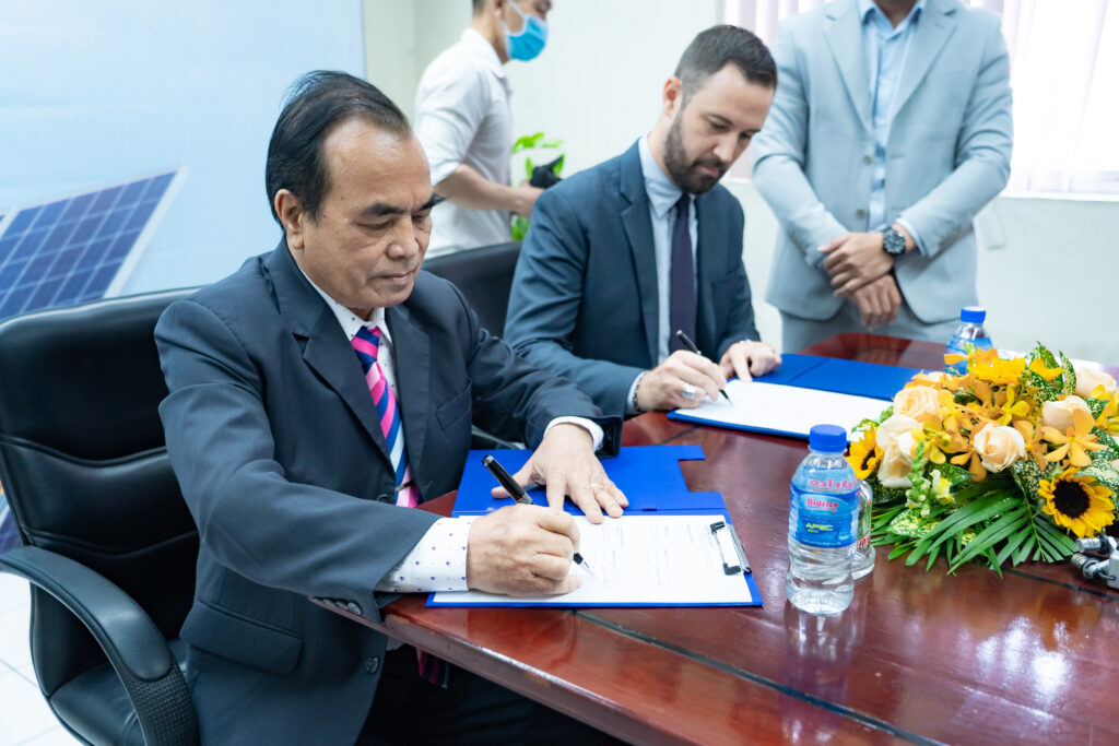 Lễ Ký Kết Hợp Đồng Mua Bán Điện Công ty TNHH SX&TM Tân Quang Minh 3 GreenYellow Việt Nam | Shift To Profitable Energy Lễ Ký Kết Hợp Đồng Mua Bán Điện Công ty TNHH SX&TM Tân Quang Minh