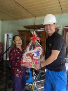 CSR program giving Tet gifts in Cat Hiep commune, Binh Dinh province