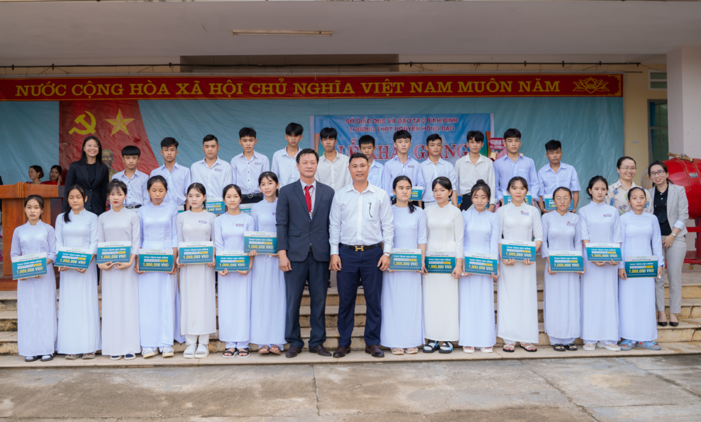 CSR Program Awarding Scholarships to Students with Difficulties 2023
